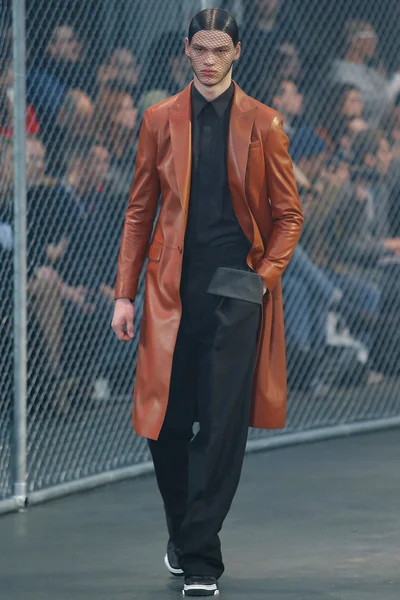 Look 10